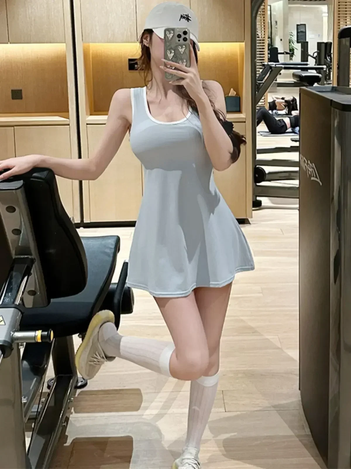 Лето 2023 новый тренировочный теннис без рукавов с нагрудником юбка для фитнеса