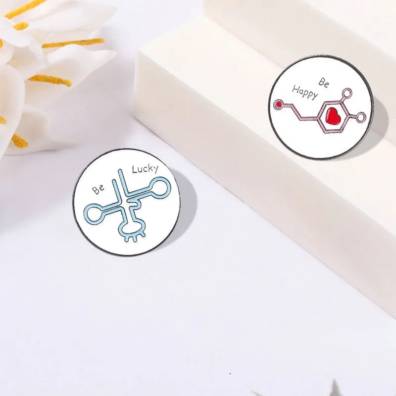 Элемент броши с молекулярной формулой забавные значки на удачу мужские и женские