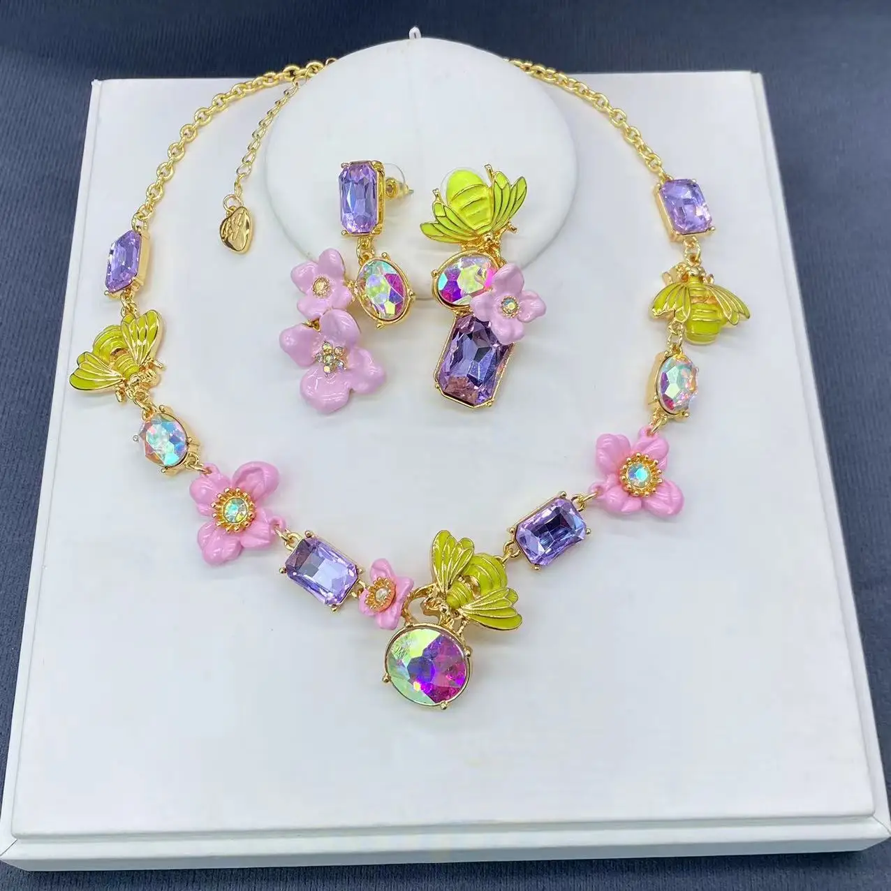 

vintage Necklace Earrings Flower Bees exquisite set