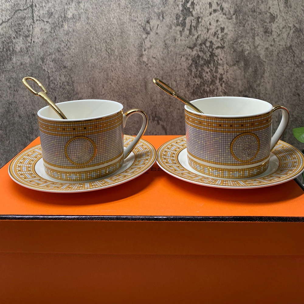 

Luxury Coffee Cup And Saucer Golded Gift Box Ceramic Cups Retro Couple Coffee Mugs Ceramic Tea Cups And Saucers Set