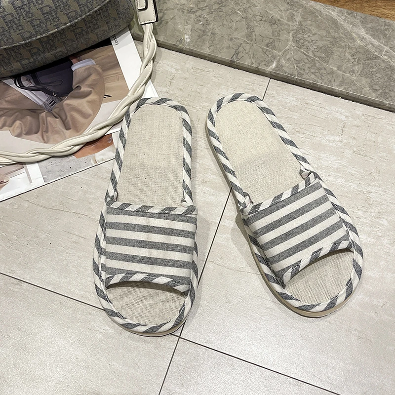 

2023 new women's fashion flat bottom soft comfortable plaid girls home casual girl's slippers 4011