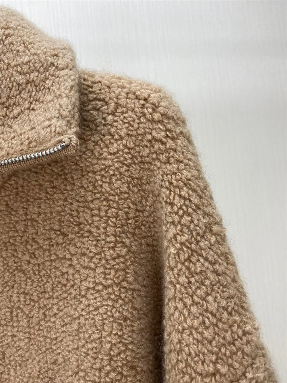 Женский одноцветный кардиган на молнии с длинным рукавом и большими лацканами