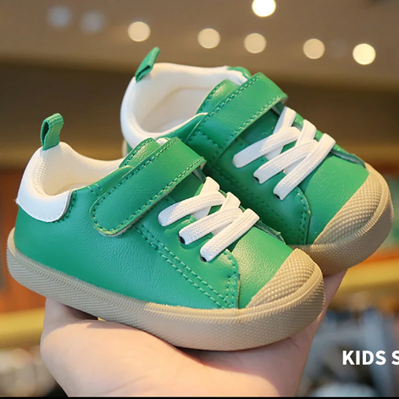 

Осенняя однотонная обувь из искусственной кожи для малышей, обувь для начинающих ходить, детские весенние легкие удобные повседневные кроссовки с крючком и замком