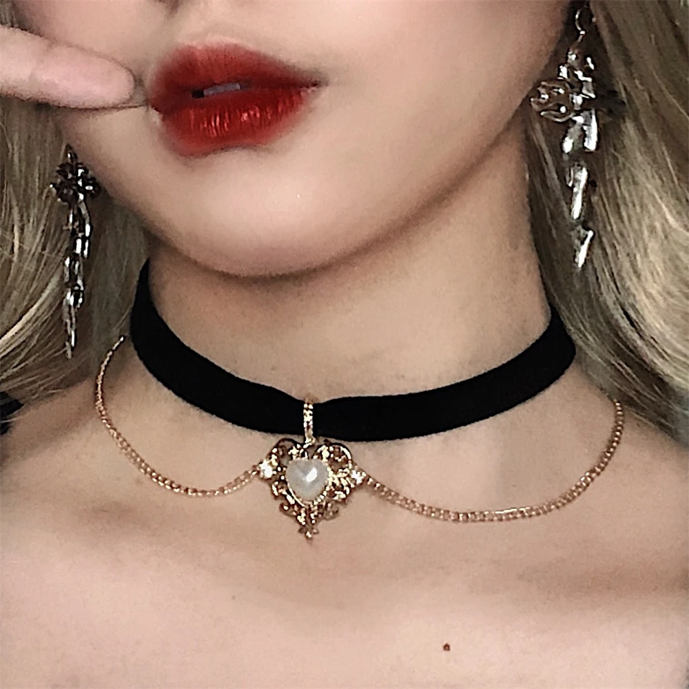 

Vintage Black Velvet Choker Necklace Gothic Golden Imitation Pearl Heart Layered Necklace For Women Girls Jewelry Gifts