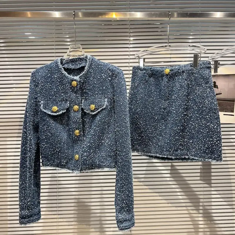 

Женский блейзер и юбка, короткий пиджак и юбка с металлической пряжкой, осень 2022