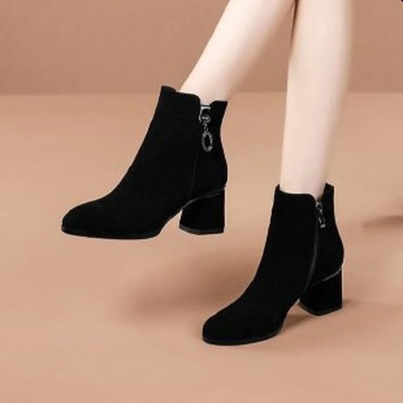

Модные замшевые ботильоны на толстом каблуке Женская Новинка весна-осень 2022 универсальные черные резиновые ботинки с круглым носком для женщин