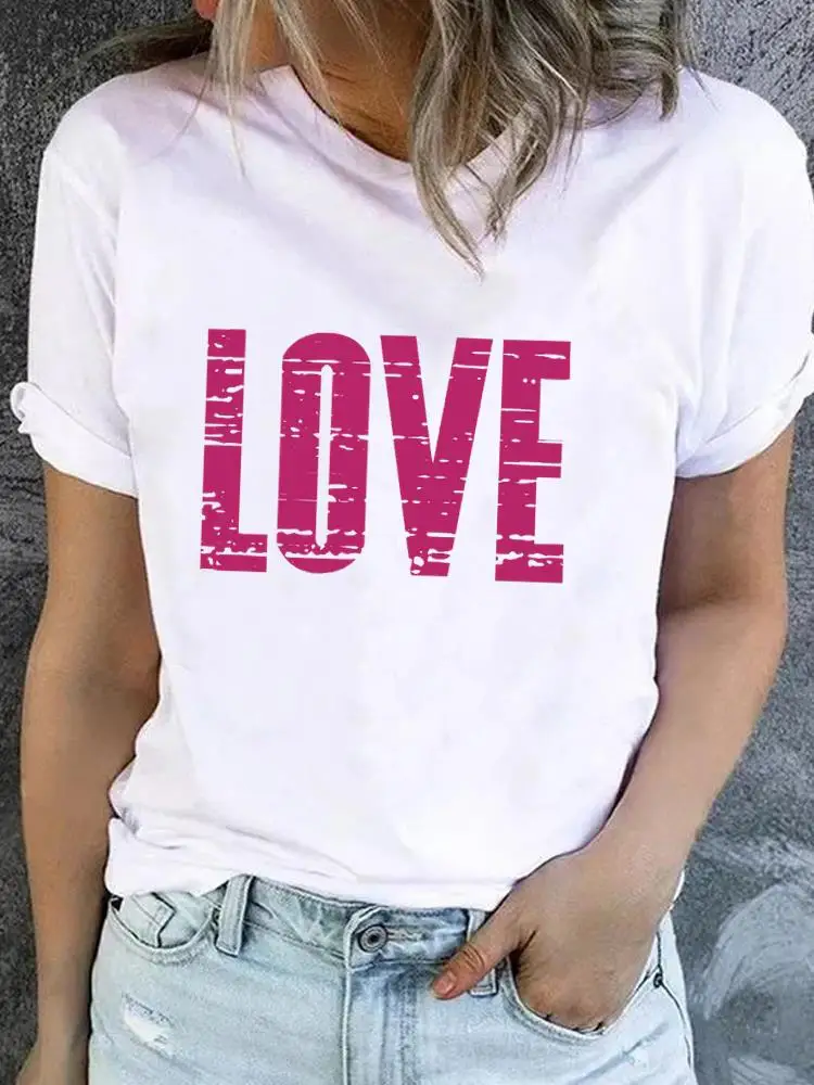 

Женская футболка с коротким рукавом и принтом «Love»