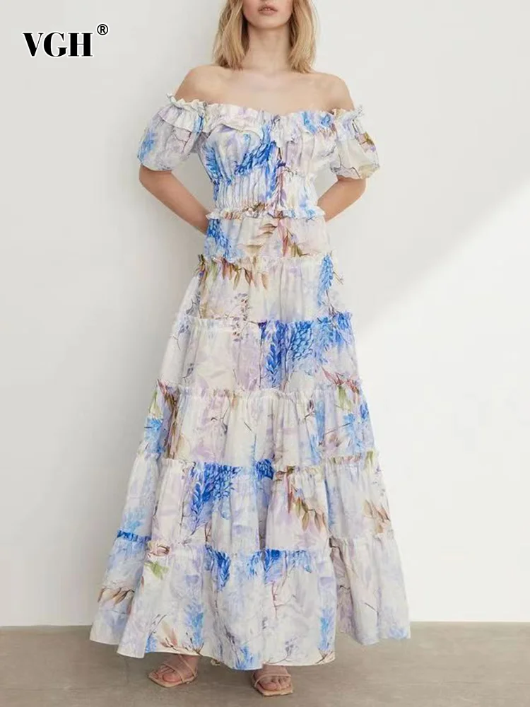 

Женское платье с цветочным принтом, открытыми плечами и коротким рукавом