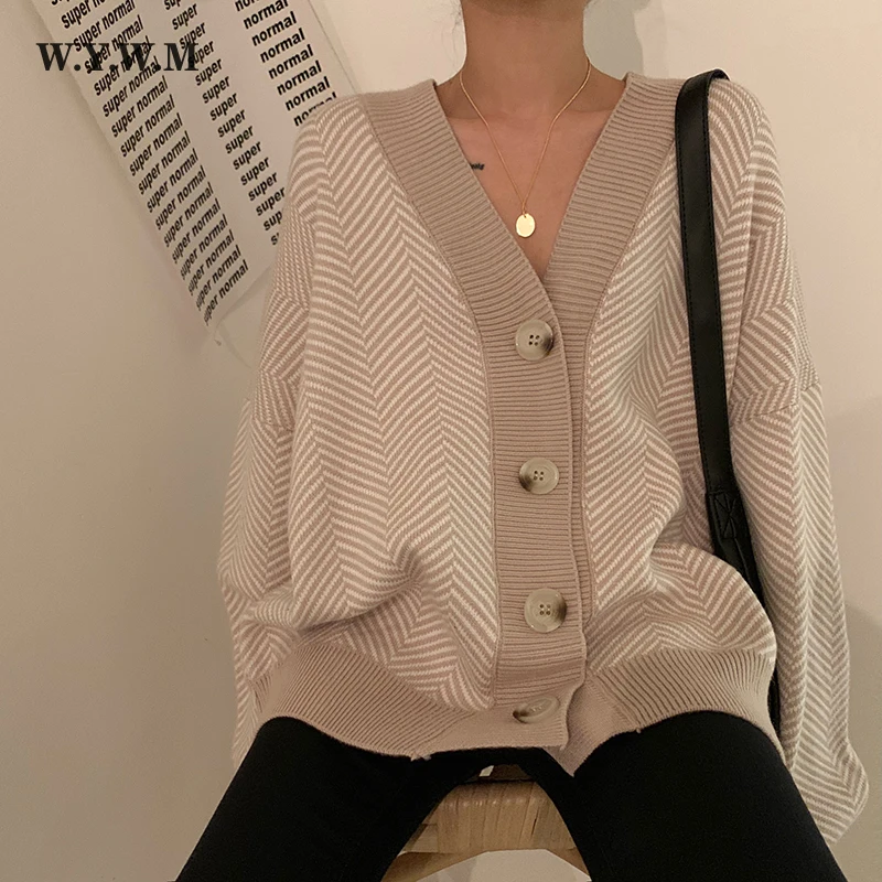 Свитер женский трикотажный в полоску с длинным рукавом