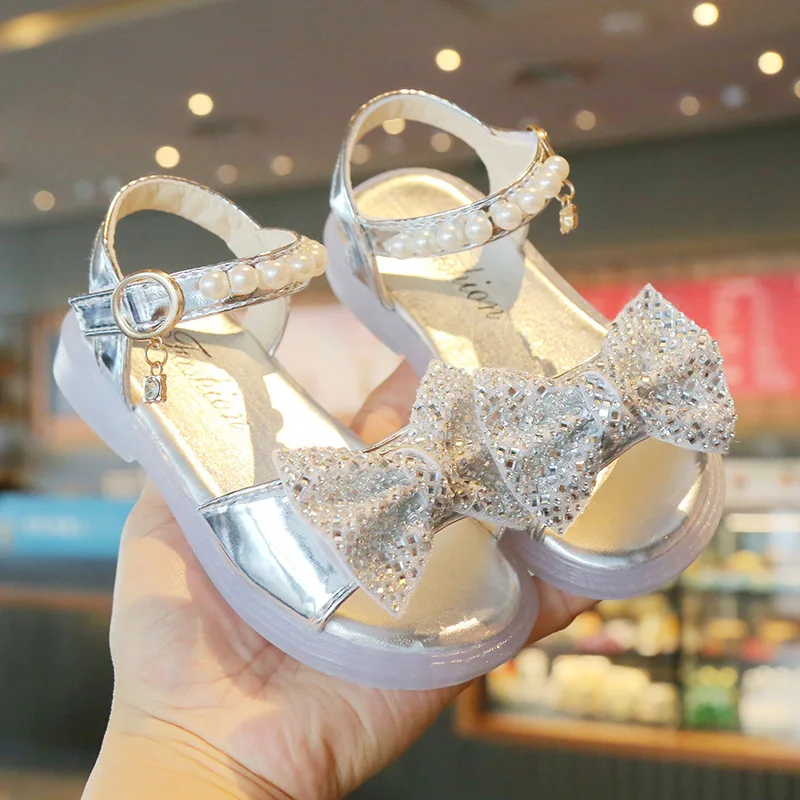 

Сандалии с открытым носком для девочек, модные детские туфли черного цвета со стразами, обувь на плоской подошве для принцесс, модная летняя обувь