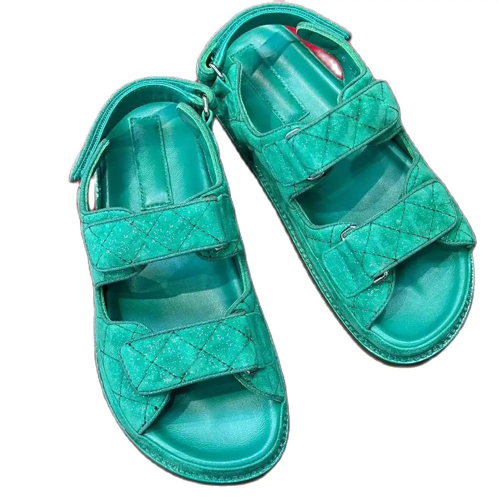 

Летние пляжные сандалии из натуральной кожи с тканевым покрытием