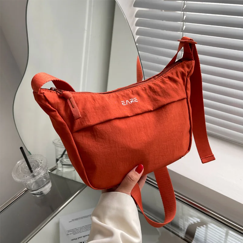 Симпатичные маленькие сумочки для женщин 2022 зимняя мягкая нейлоновая сумка-тоут