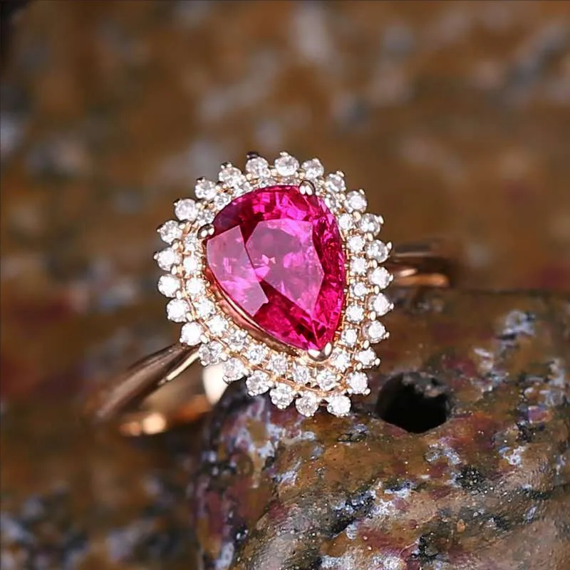 

Light Luxury Drop Shape Ruby Ring Fashion Charm Ladies Wedding Wedding Jewelry Elegant Cocktail Party Accessories Wholesale Gift