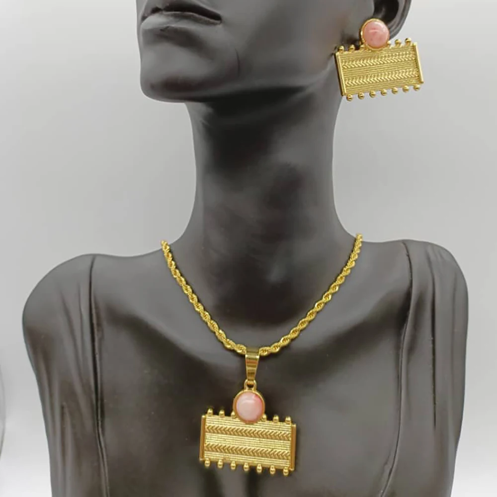 

Earrings and Pendant Jewelry Set for Ladies African Dubai Clip Earrings and Necklace Gold Plated Jewelry Set for Weddings Party