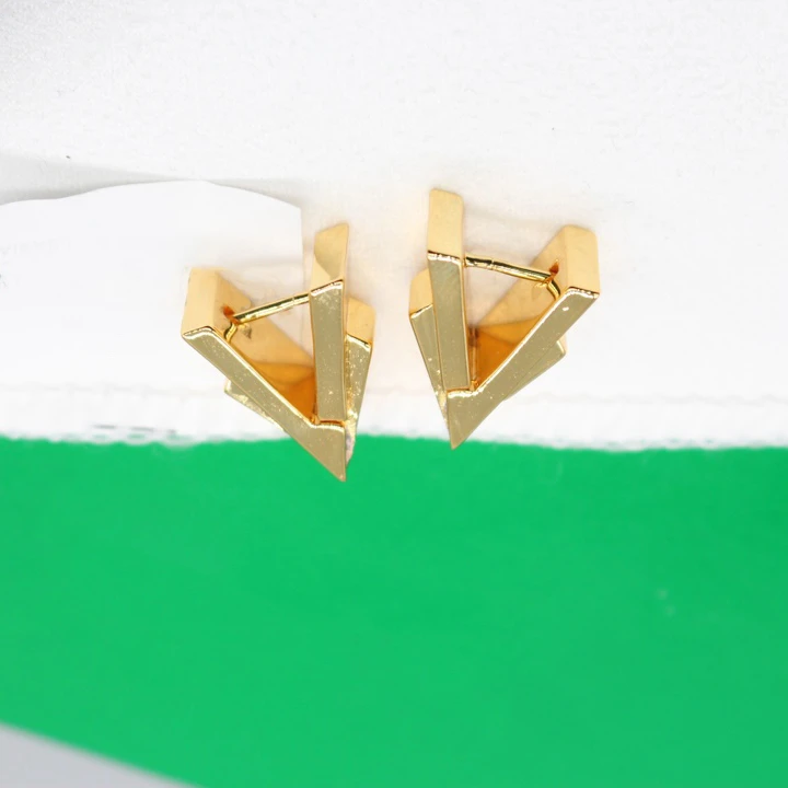 

Европейские и американские высококачественные дизайнерские брендовые золотые серьги с геометрическим рисунком, женские роскошные ювелирные изделия