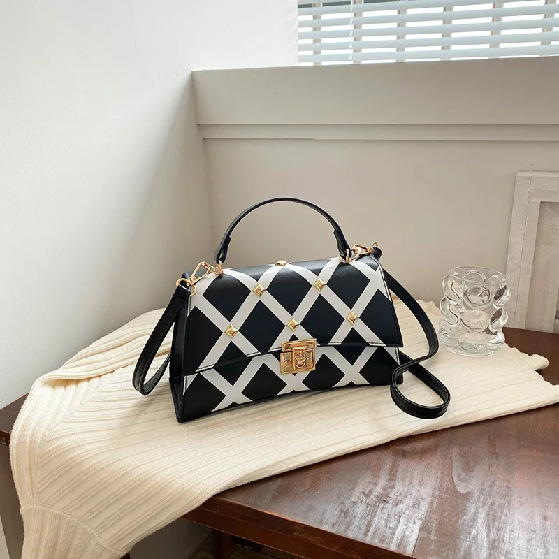 

Lattice Rivet Handbag 2023 New Fashion Western Style Cross-body Bag Trendy Casual One-shoulder Small Bag Designer Bags Luxury