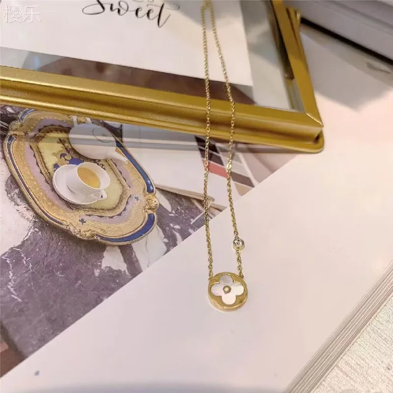 

Fashion Shell Lucky Four Leaf Clover Stove Real Gold Plating Pendant Necklace For Women Female Round Flower Jewelry