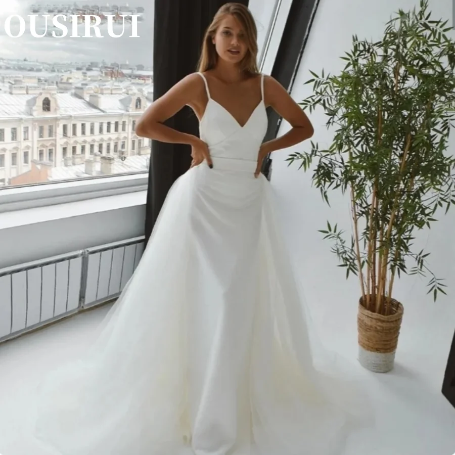 Платье свадебное со съемным шлейфом и открытой спиной из спандекса