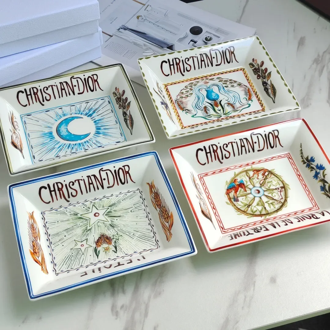 

Высококачественная кофейная чашка из костяного фарфора, креативный Европейский набор чайных чашек и блюдце, домашнее искусственное оформление для послеобеденного чая, хороший подарок