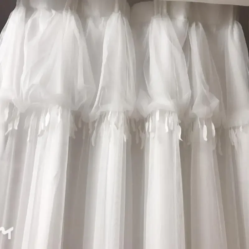 

Двухслойная полупрозрачная штора из полиэстера