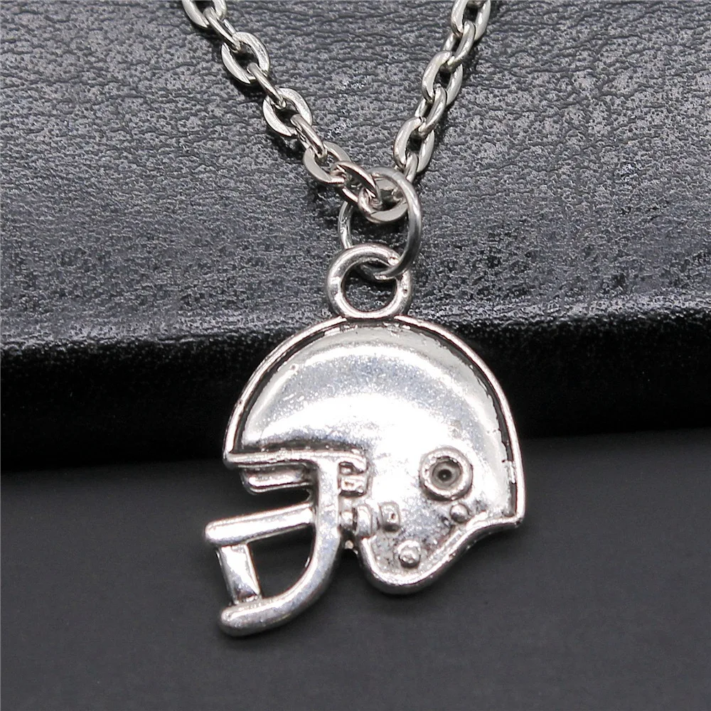 

Модное простое винтажное античное серебряное ожерелье 19x17 мм с подвеской на шлем для занятий футболом для женщин