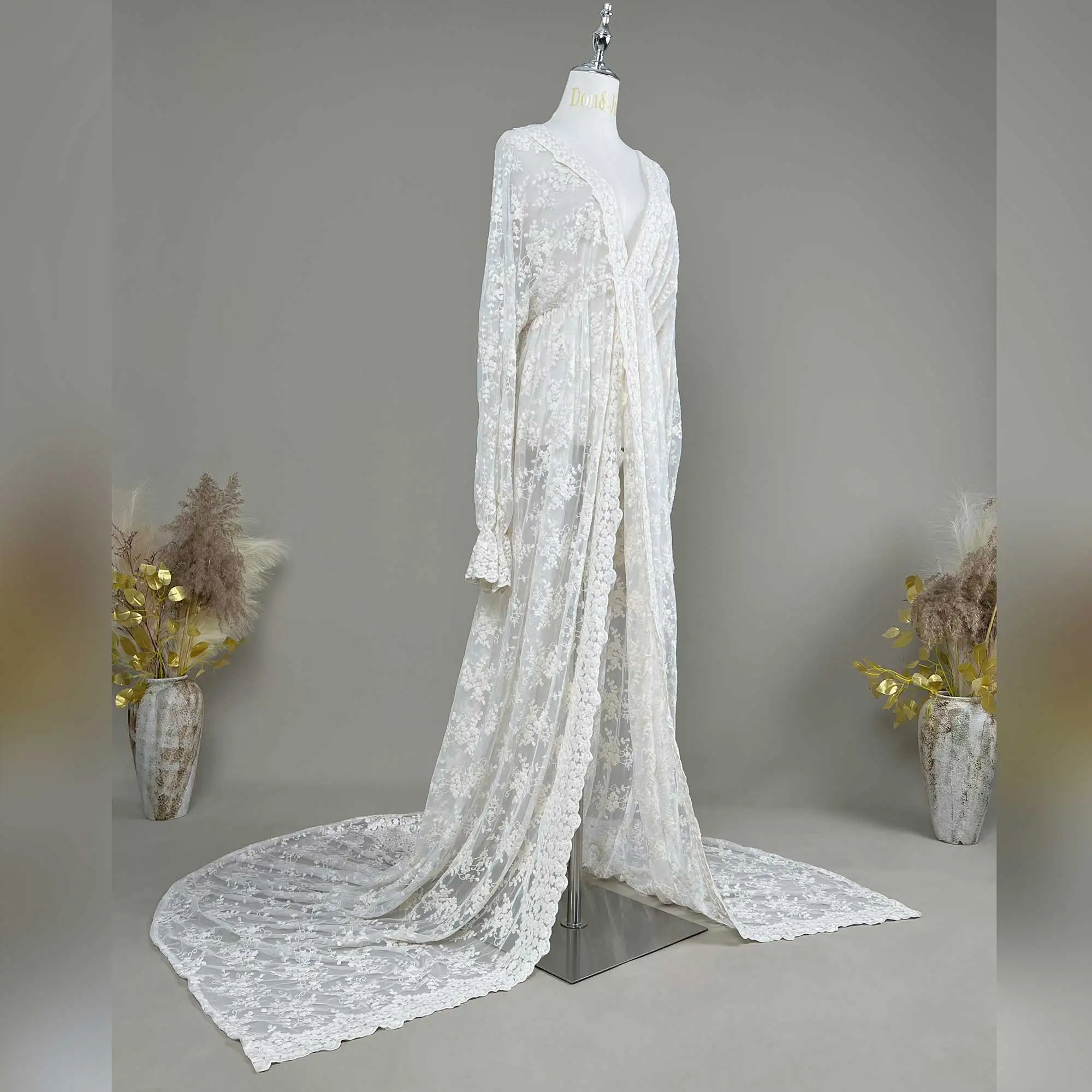 Платье с длинными рукавами и разрезом спереди одежда вышивкой из тюля