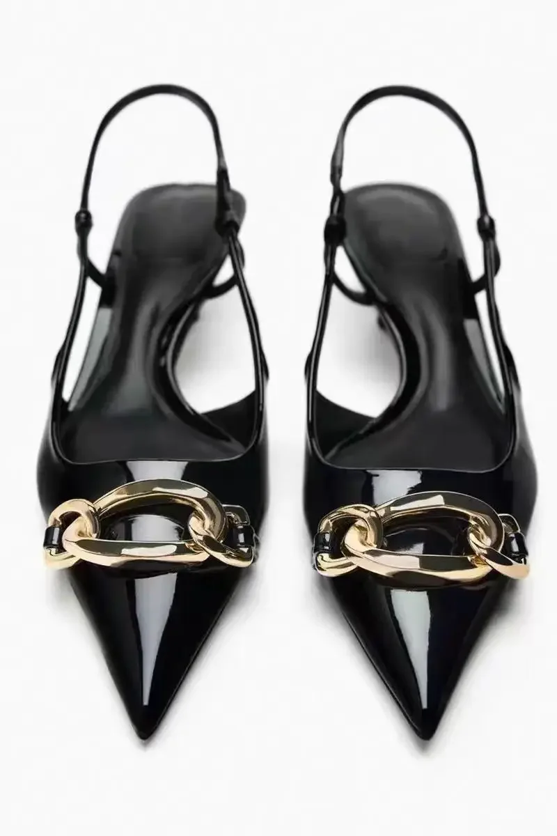 Женские туфли на высоком каблуке с цепочкой и острым носком