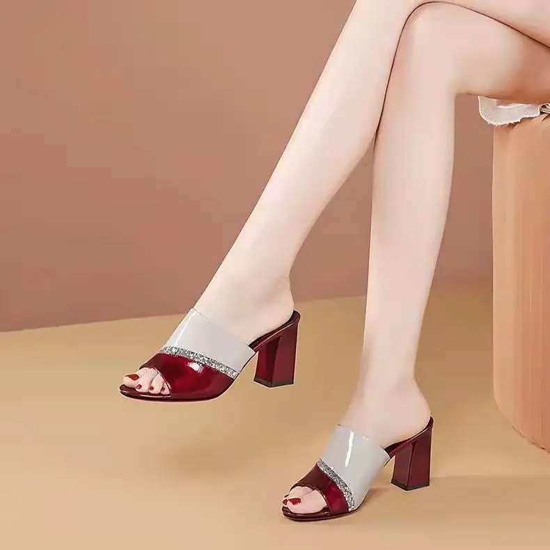 

Женские мягкие кожаные шлепанцы с открытым носком, Новинка лета 2022, легкие Нескользящие уличные сандалии на высоком толстом каблуке