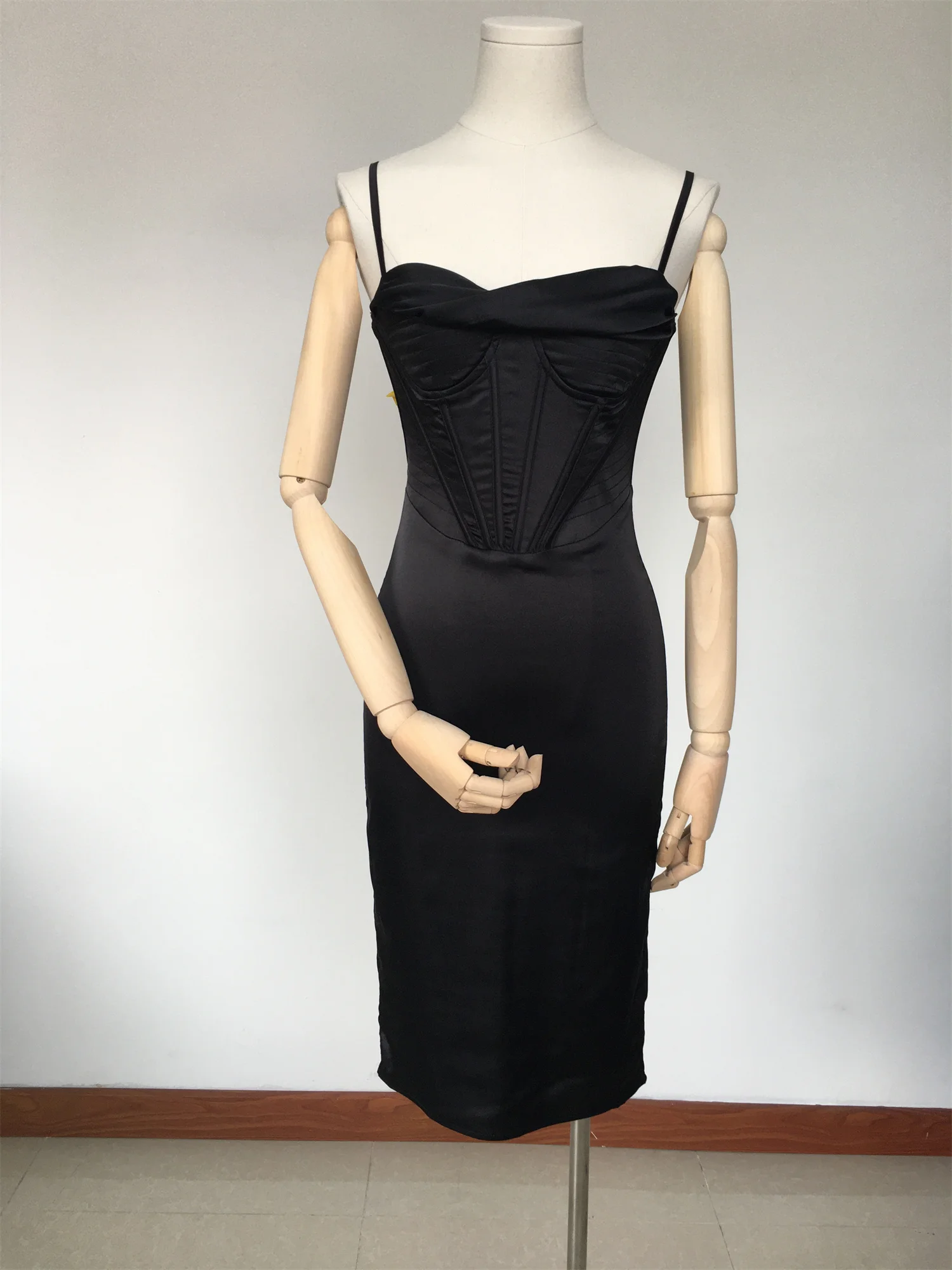 

Quality 2023 High Satin Sexy Skinny Fishbone Sling Waist Dress Low Cut Date Party Eleven Colors XS-XL