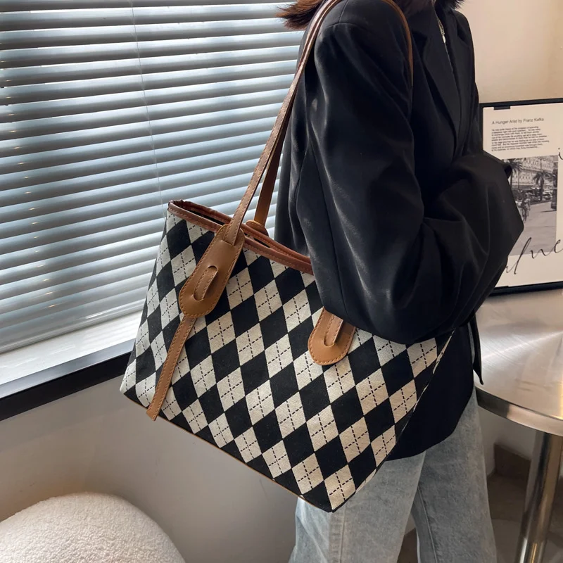 

Autumn and winter linggetuote bag women's 2021 new fashion net red leisure simple texture fashion single shoulder bag women's