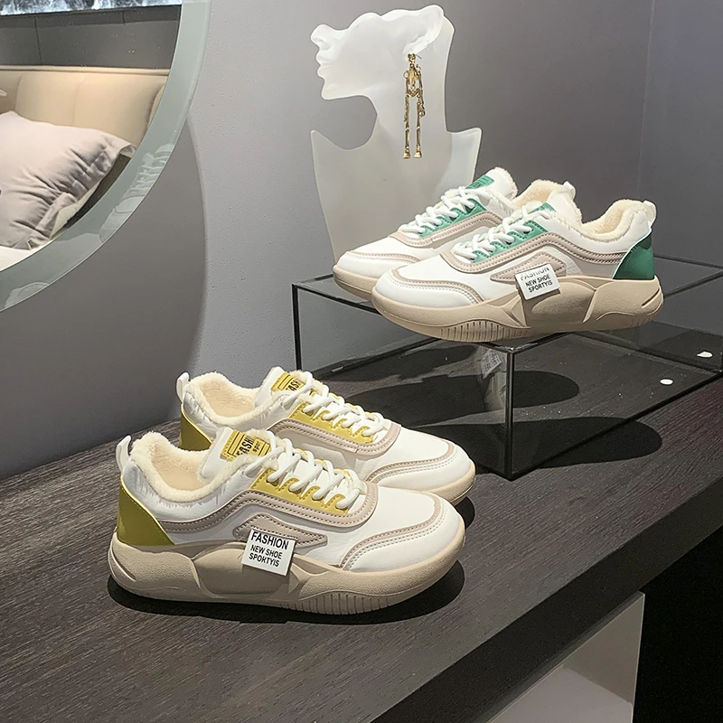 Кроссовки женские на шнуровке Вулканизированная подошва средний каблук разные