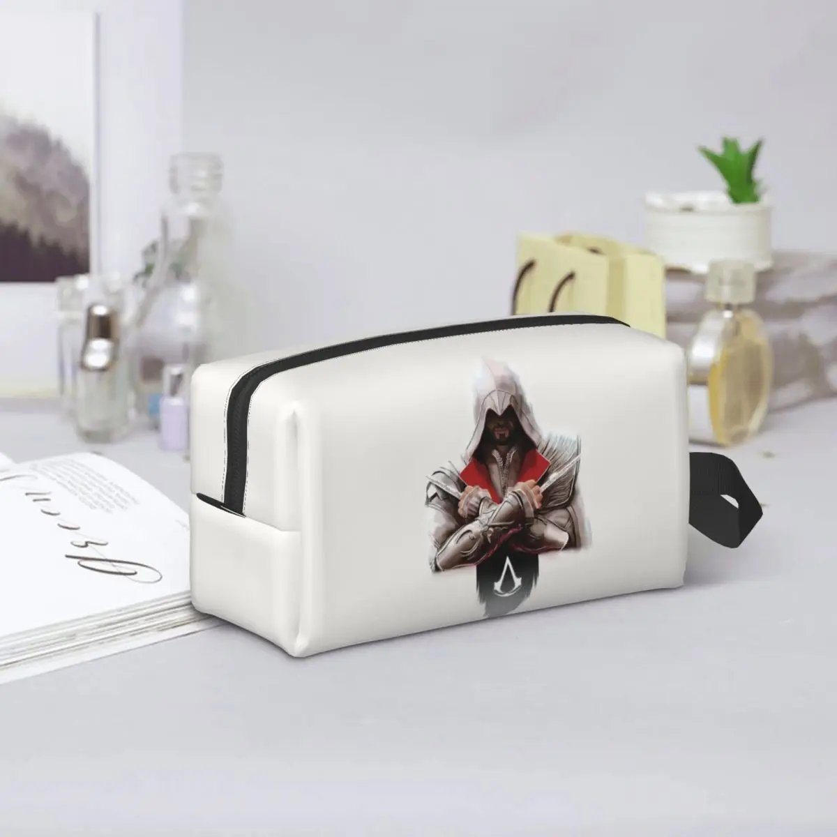 Фото Косметичка Assassin's Creed RGB для игр и путешествий, несессер для хранения косметики, дорожная косметичка для женщин №1