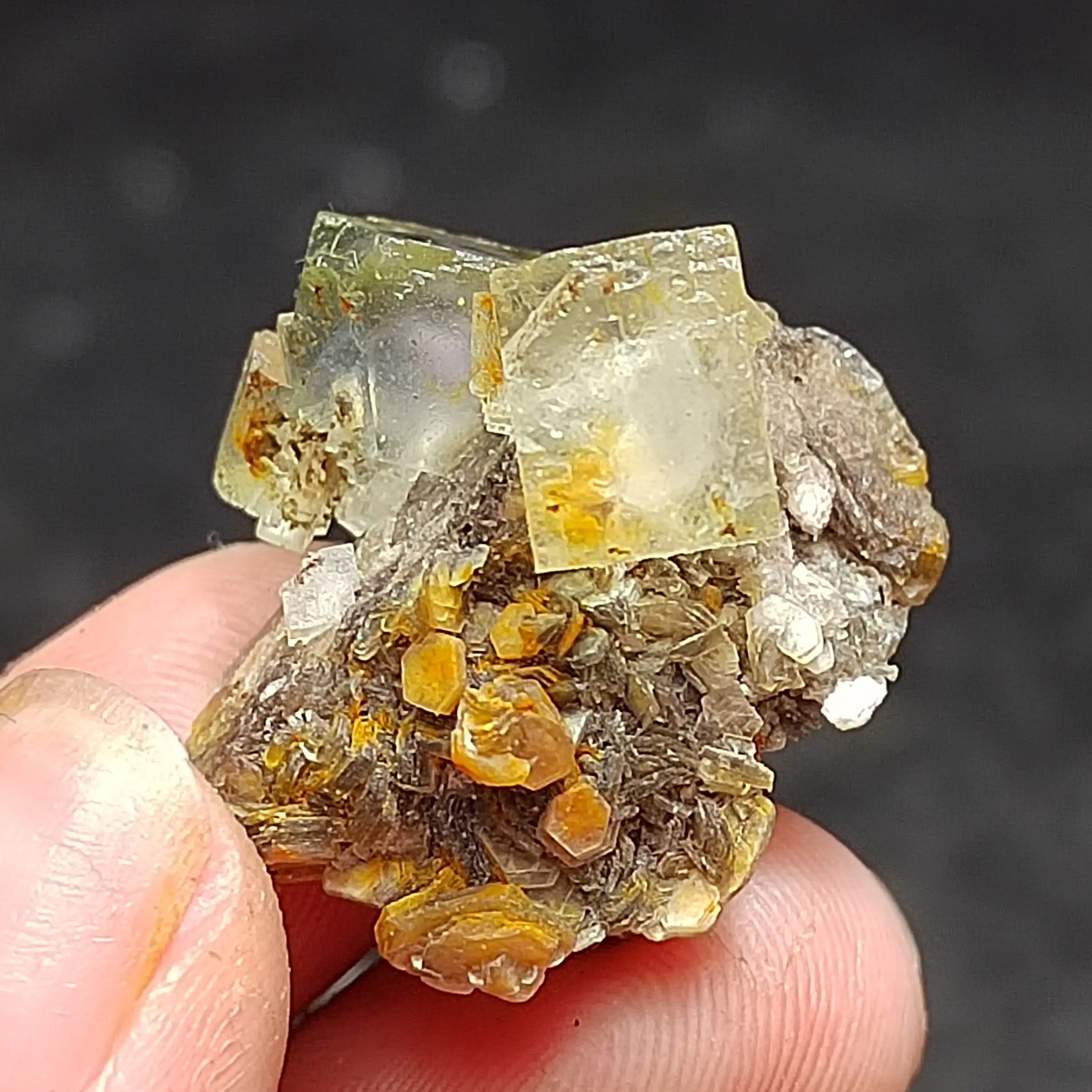 

100% натуральный прозрачный флюорит, пиритовый минеральный образец, рандомная коллекция украшений