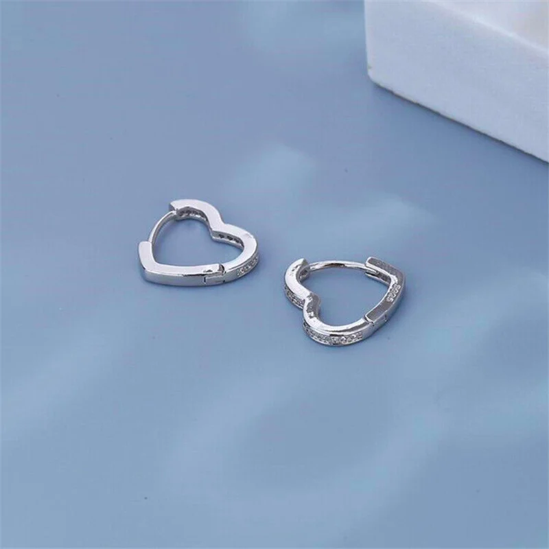 

High quality, light luxury, small and compact women's ear rings filled with zircon