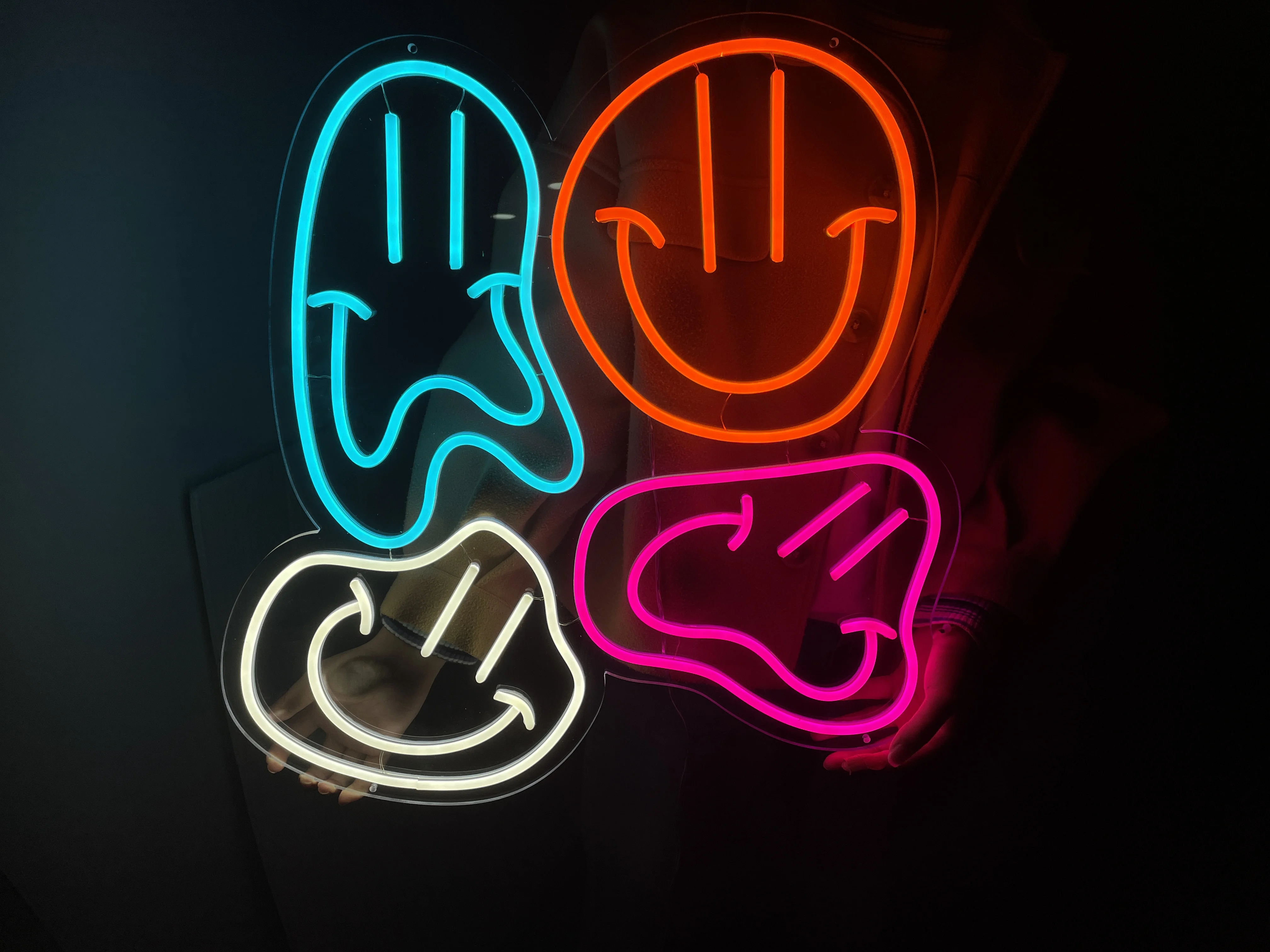 

Custom Art Neon Signs Aesthetic Distorted Face Neon Sign Wall-mounted Wall Hanging Sign Decor Neon Lamp for Home Gift Bedroom