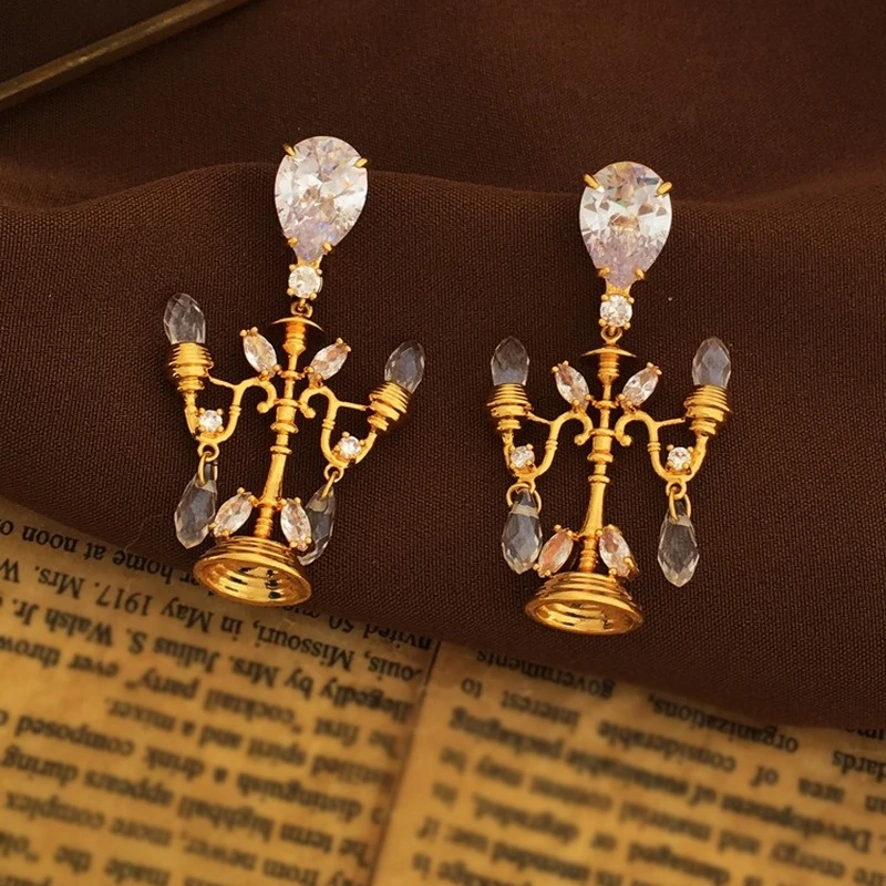

Copper European and American Retro Glass Chandelier Stud Earrings Fashion Trendy Design Earrings