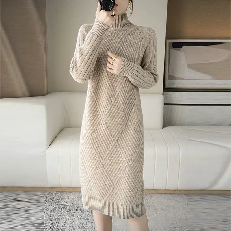 

Прямое длинное вязаное женское платье-свитер макси на зиму и осень, плотное теплое облегающее прямое зимнее платье с высоким воротником T210