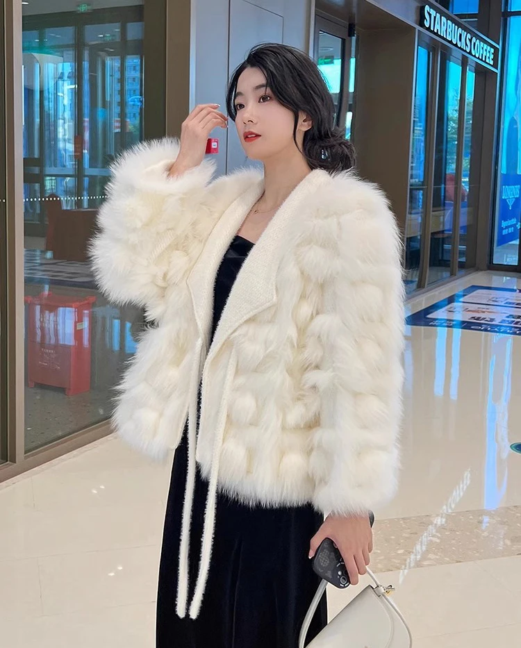 Рисунок 2 - Зимнее женское пальто PLAZSON из искусственного меха