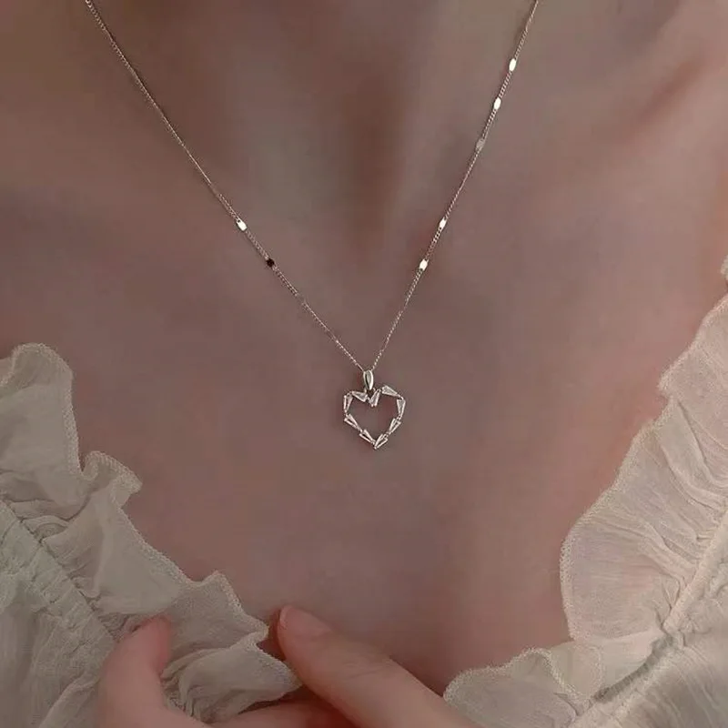 

Stylish Little Heart Delicate Initial Necklace with Silver Irregular Patchwork Necklace Jewelry for Women Pendant Jewelry Gifts