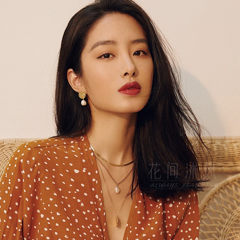 Yang Caiyu Same Necklace French sle Retro High Sense 2024 New Baroque Pearl Twin Sweater Chain Women