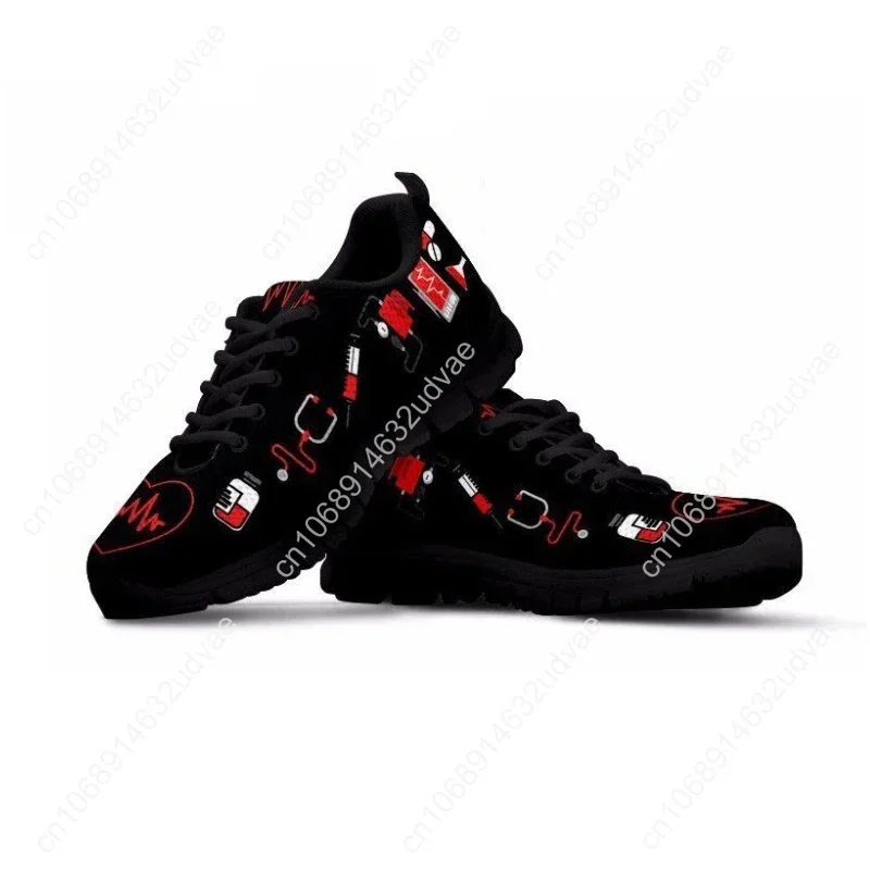 Женские кроссовки дышащие сетчатые плоская подошва с принтом сердца для