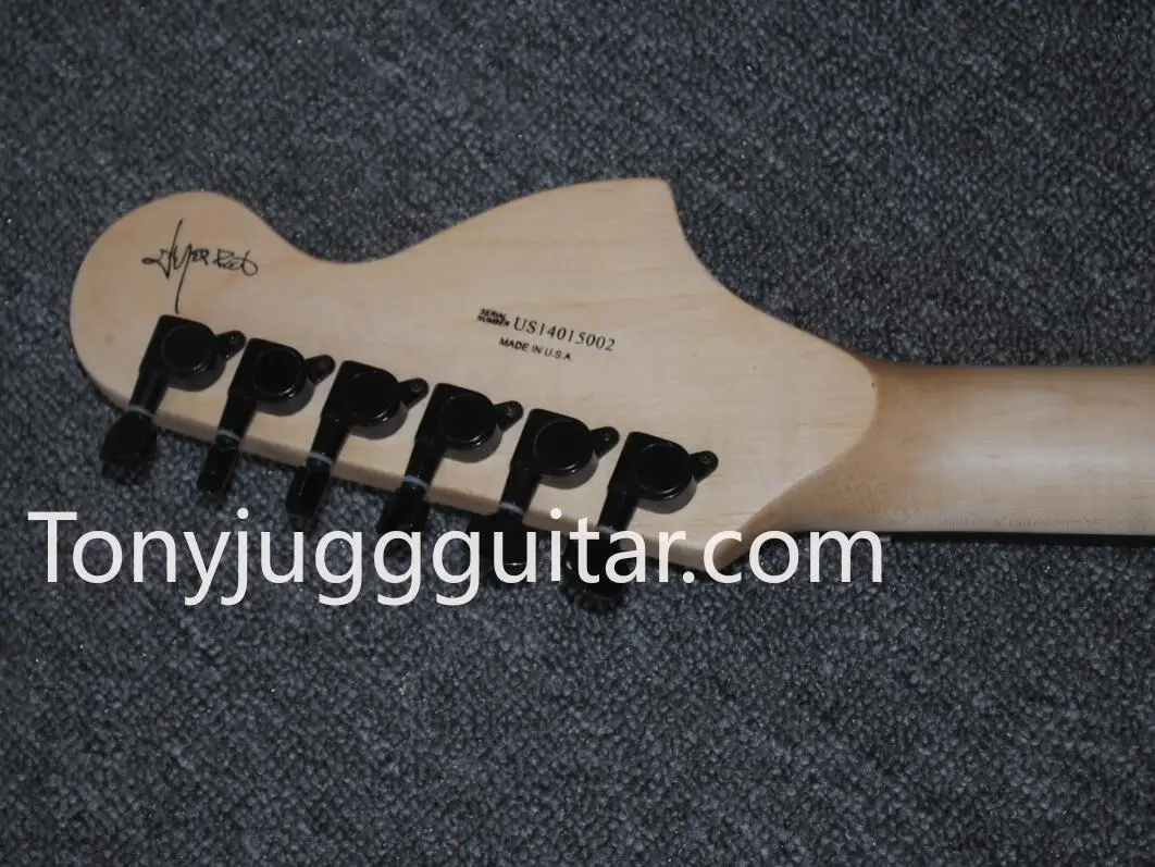 Фирменная матовая черная электрогитара с надписью Jim Root Strat большая головка