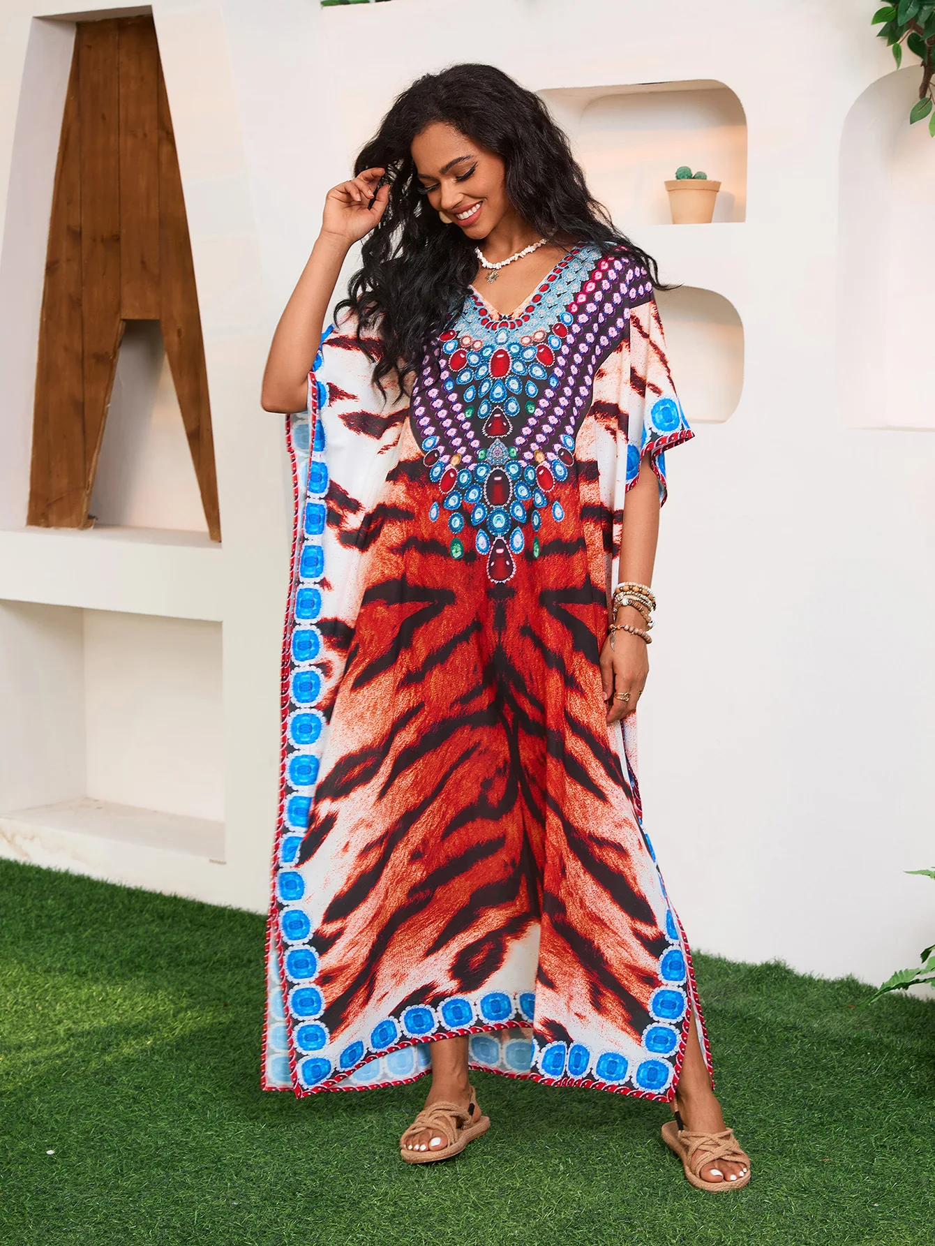 Женское платье-кафтан с леопардовым принтом