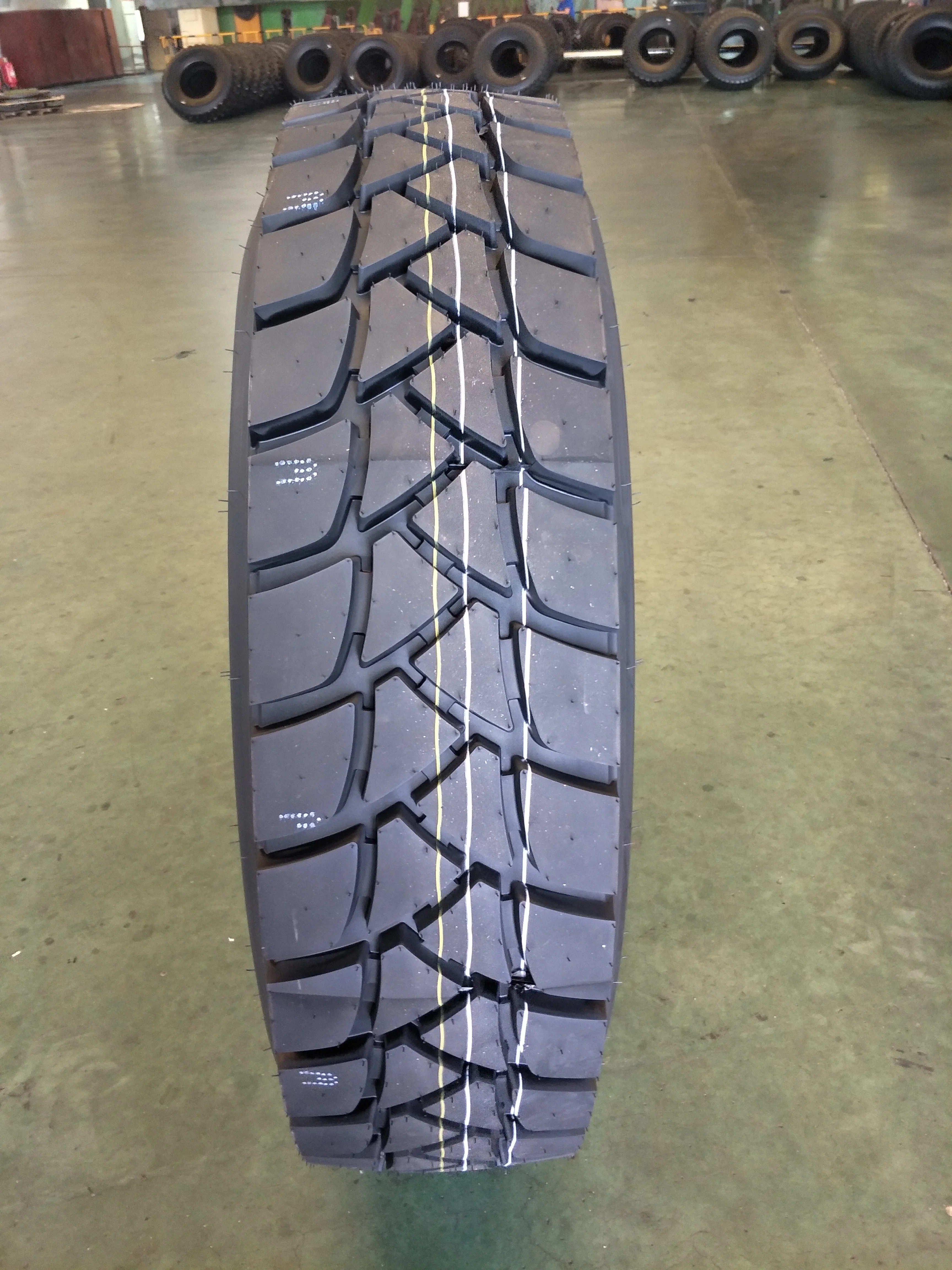 Купить шины прямо из Китая грузовые 13R22.5-18pr HS203 315/80R22.5 295/80R22.5 13R22.5 11R22.5