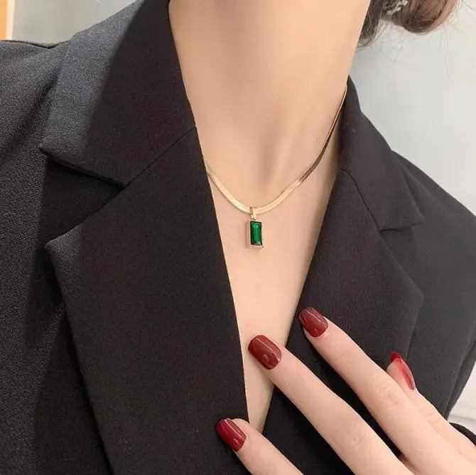 

Square emerald zircon snake bone clavicle titanium necklace