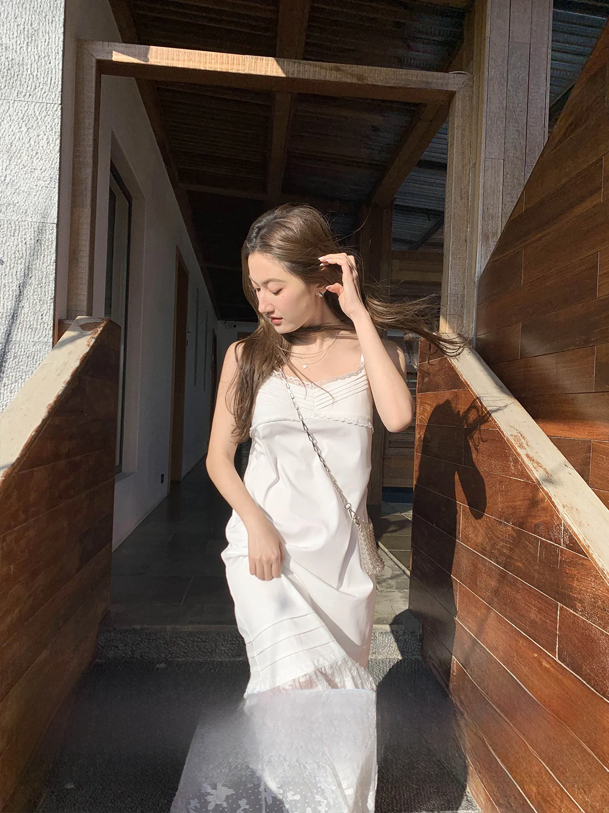 Платье на бретельках с кружевной строчкой Hello Cannon новинка 2024 облегающие талию