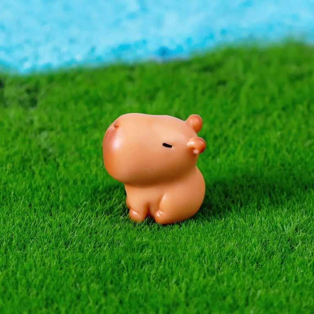 

Миниатюрные фигурки капибары из смолы