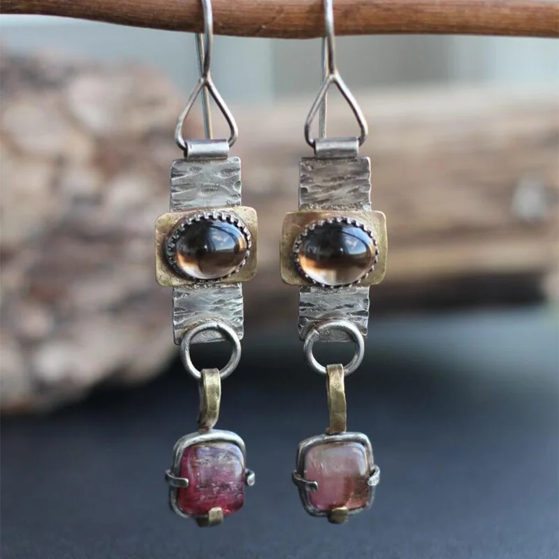 

Vintage Oval Black Stone Drop Earrings Ethnic Palace Wind Silver Color Old Metal Inlaid Pink Stone Dangle Earrings for Women