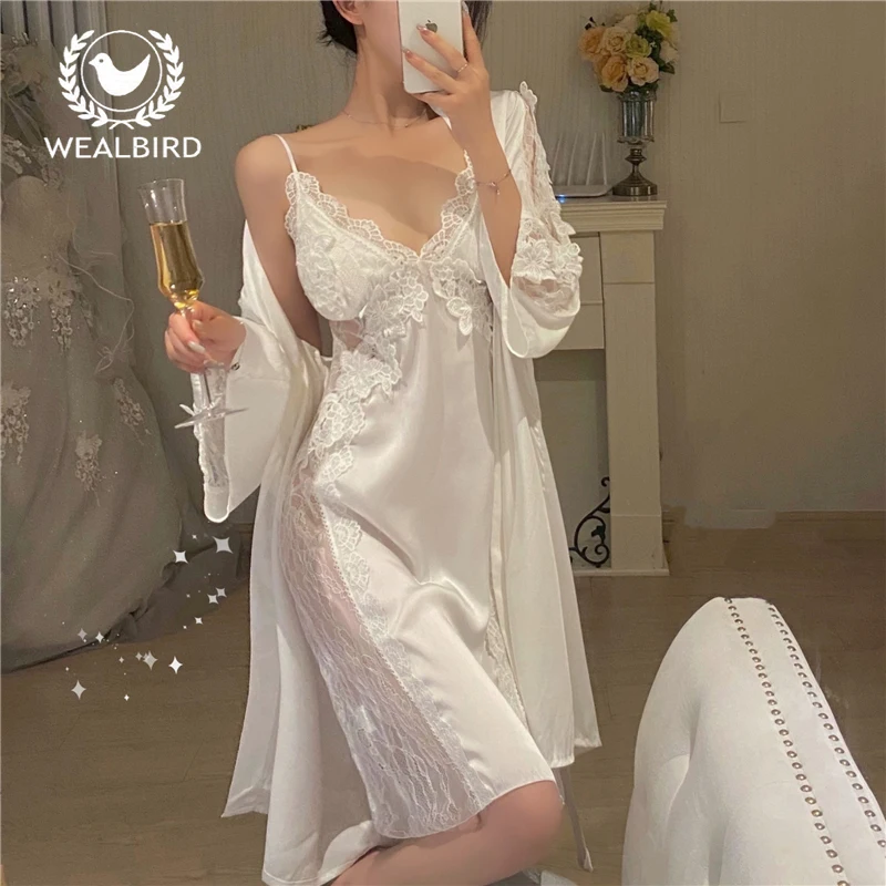 2022 new high-end sense two-piece pajamas ladies lace sexy long sleeve robe with chest pad ice silk two-piece set