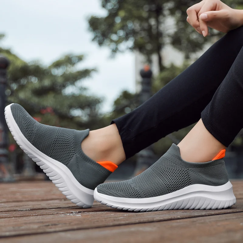SENAGE High quality Outdoor Super Light Men Sneakers Fashion Breathable Sport Running Shoes Slip-on Unisex Athletic Footwear